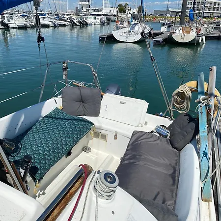 Botel Bateau A Quai Detente Absolue